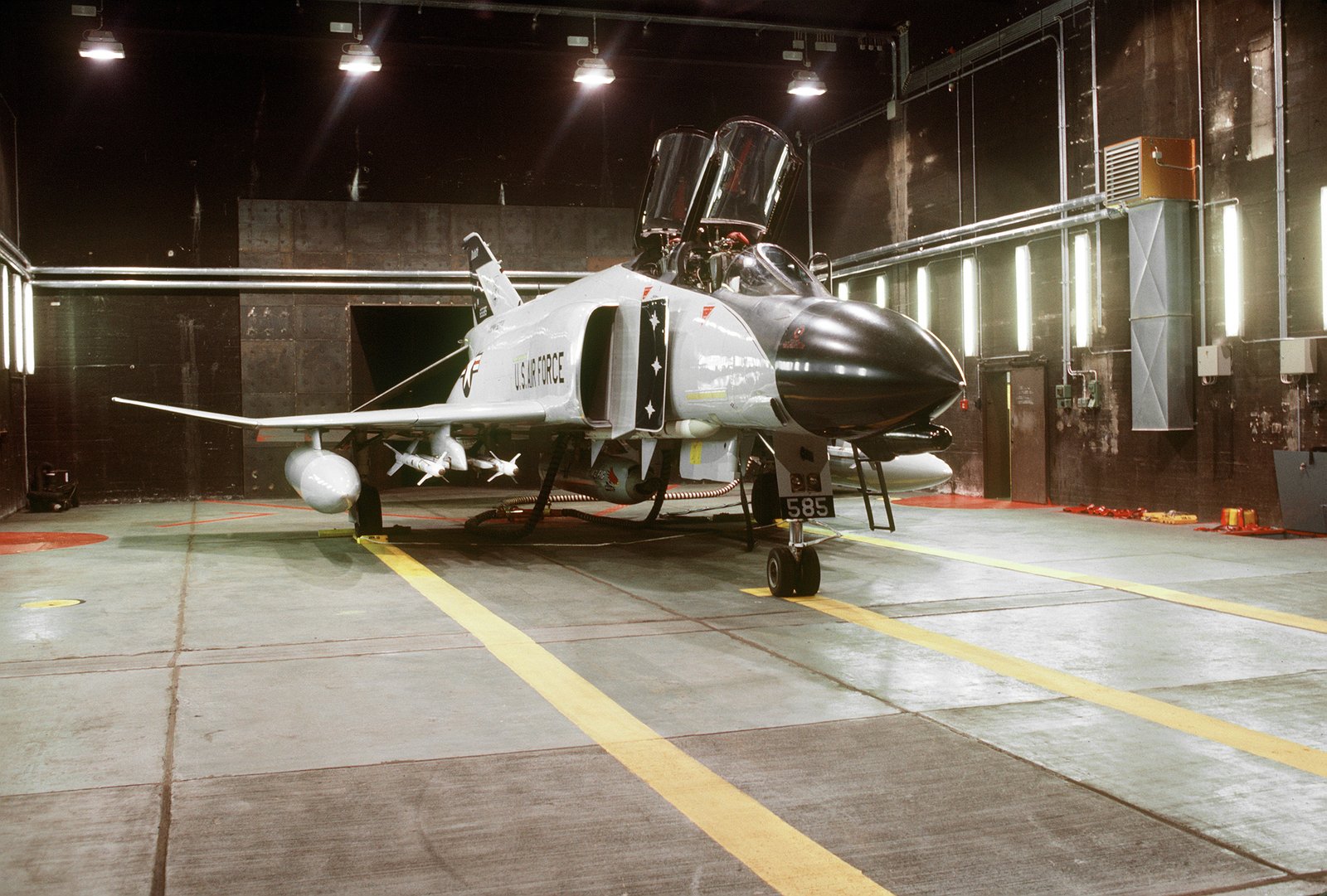 McDonnell_F-4D_Phantom_II_of_the_179th_FIS,_Minnesota_ANG_parked_in_the_alert_hangar_at_Ramstein_Air_Base,_Germany,_in_1987_(6427548)